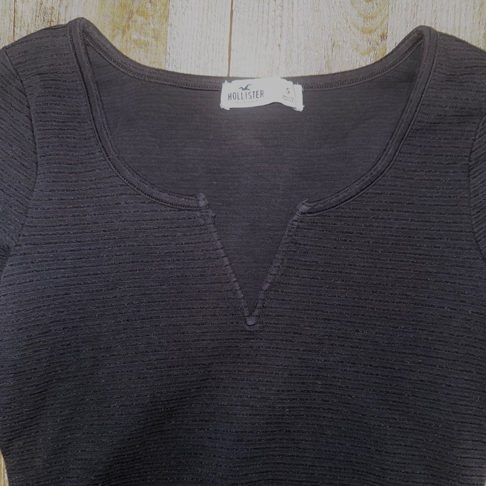 Hollister Women's Ribbed Black Long Sleeve V-Neck Knit Top, Size S - Picture 3 of 7